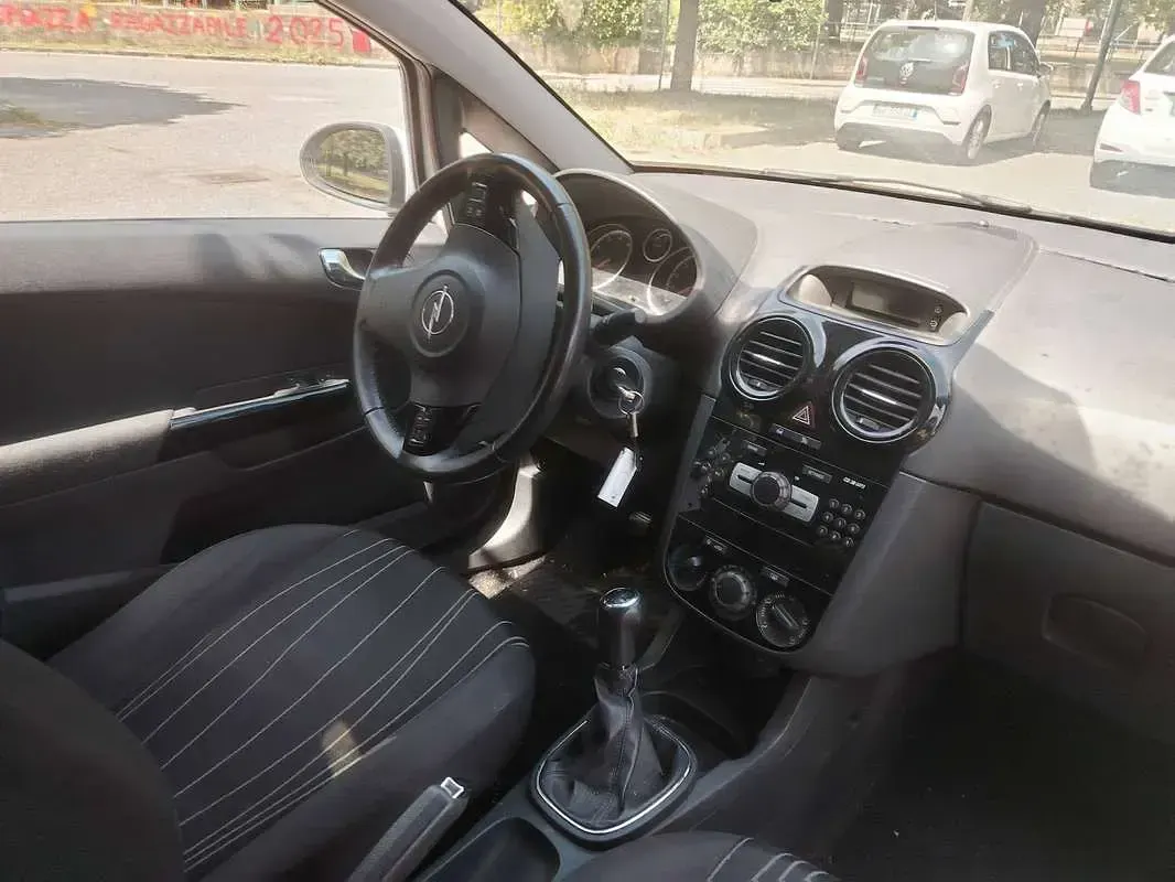 Usata Opel Corsa Club 86 CV (63 kW) 2010 Bianco Utilitaria