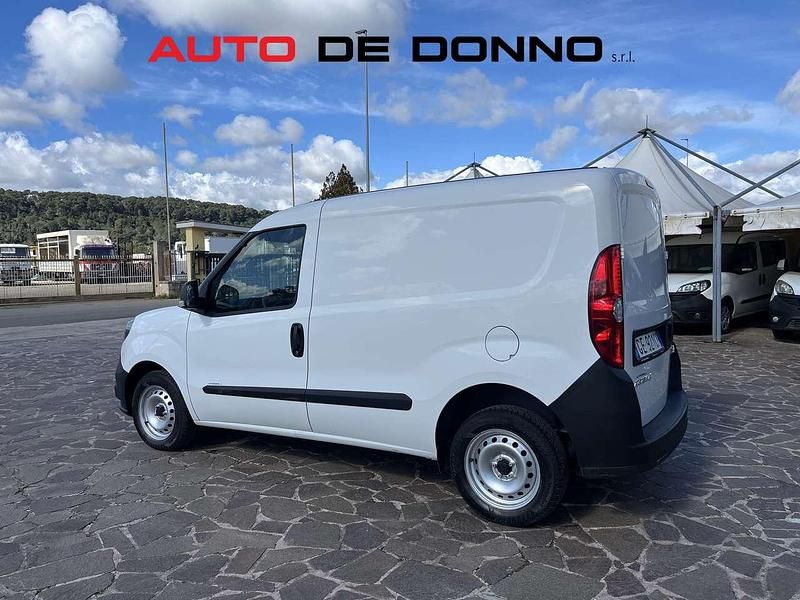 Usata Fiat Doblò 105 CV (77 kW) 2021 Bianco Monovolume