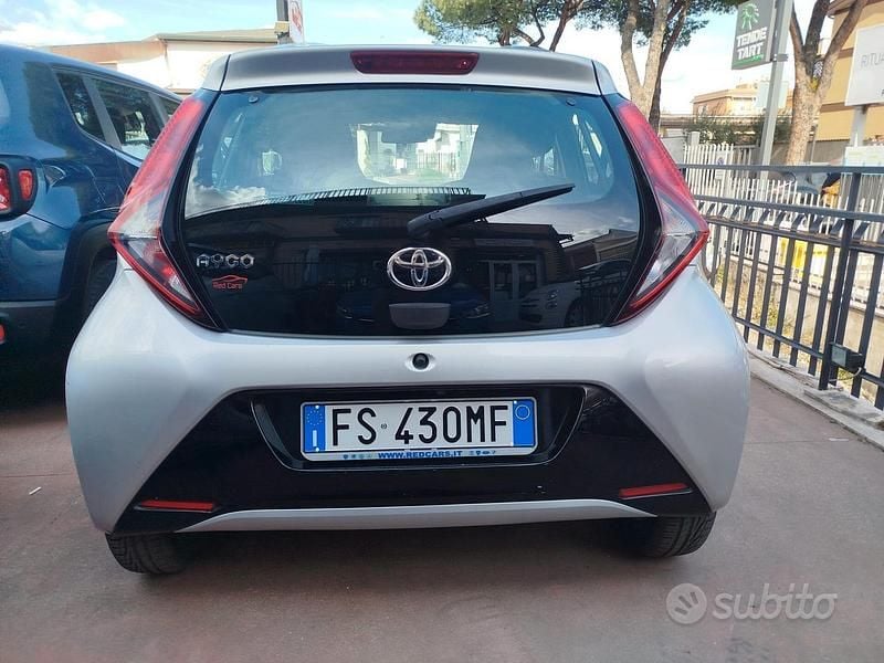 Usata Toyota Aygo 72 CV (52 kW) 2018 Grigio Utilitaria