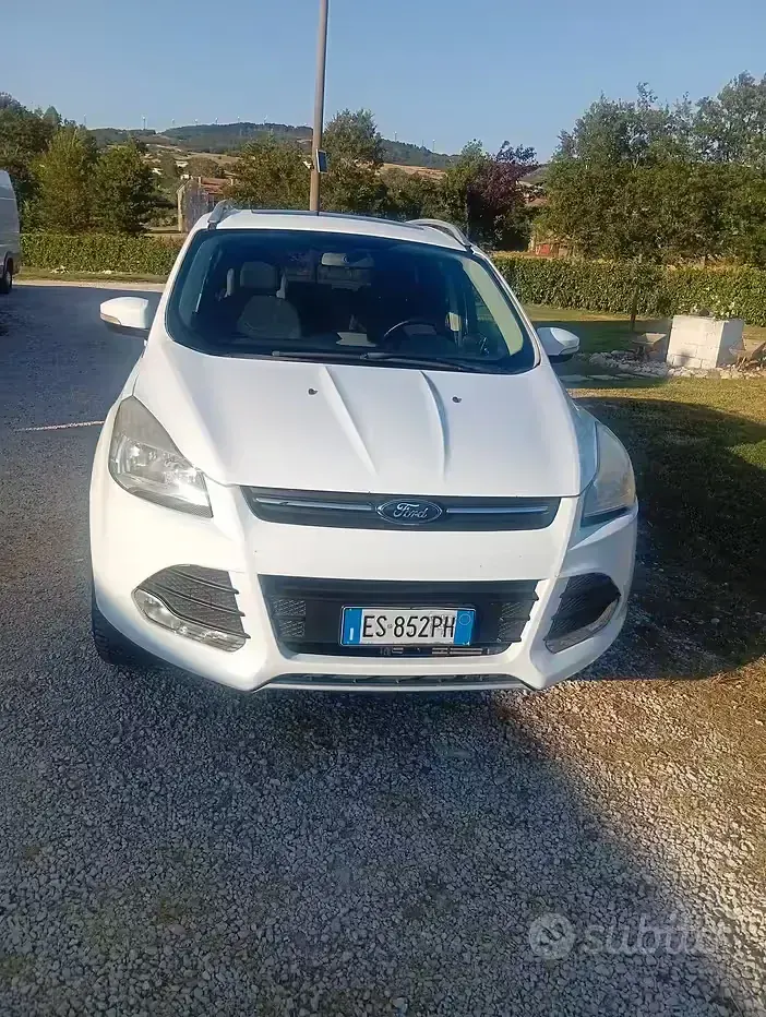 Usata Ford Kuga 140 CV (102 kW) 2013 Bianco SUV