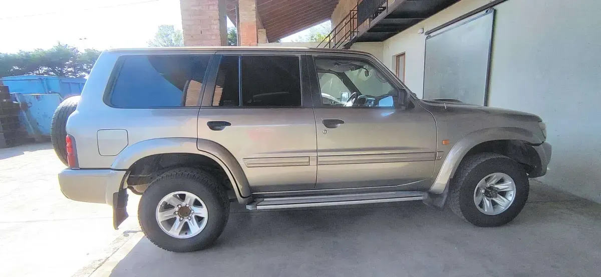 Usata Nissan Patrol 158 CV (116 kW) 2004 Argento SUV