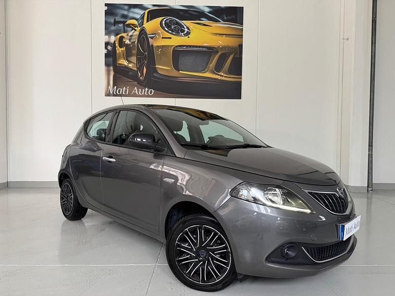 Usata Lancia Ypsilon Gold 69 CV (50 kW) 2022 Grigio Utilitaria