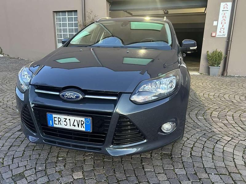 Usata Ford Focus 116 CV (85 kW) 2013 Grigio Station wagon