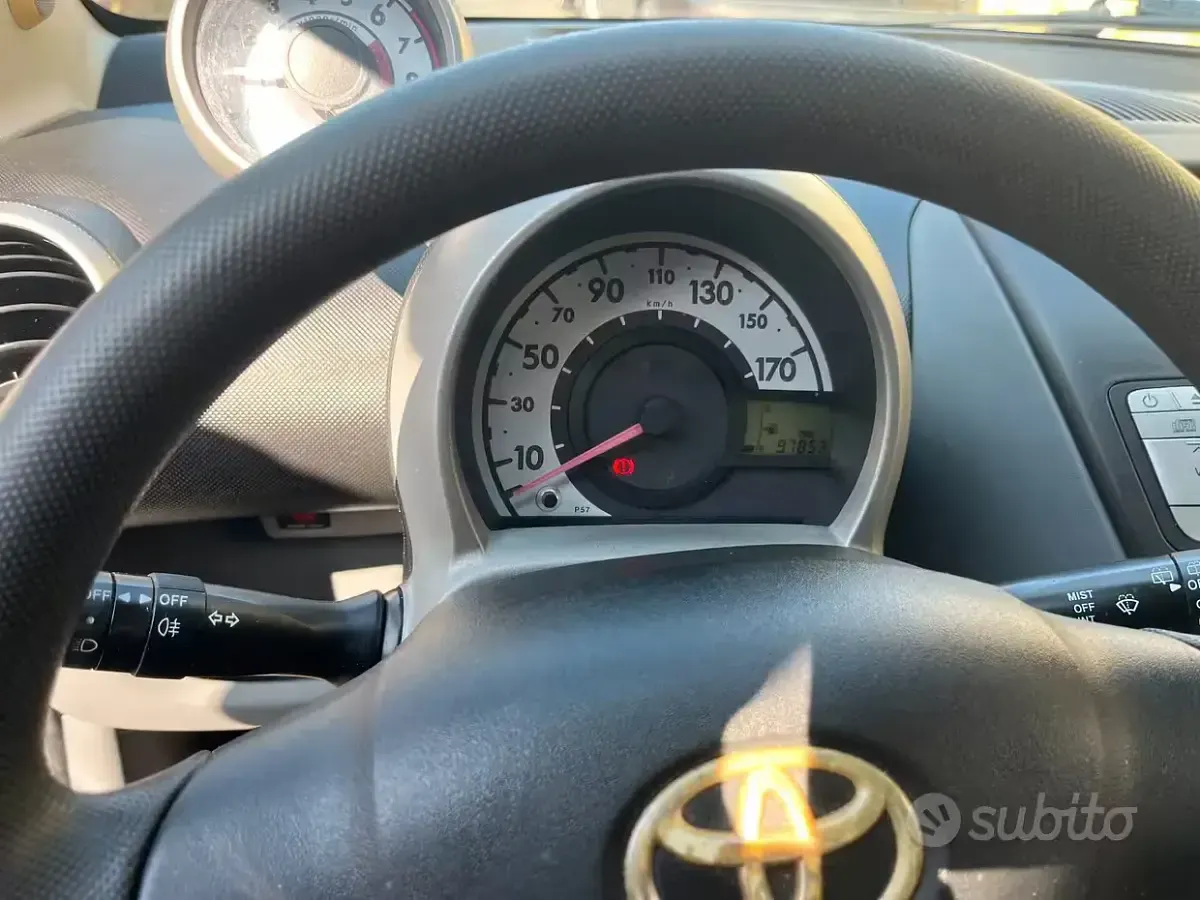 Usata Toyota Aygo Sol 68 CV (50 kW) 2009 Nero Utilitaria