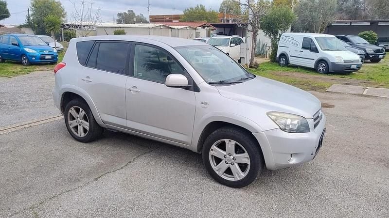 Usata Toyota RAV4 Luxury 177 CV (130 kW) 2008 Argento SUV