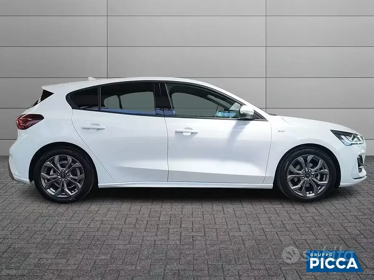 Usata Ford Focus ST-Line 125 CV (91 kW) 2023 Bianco Berlina