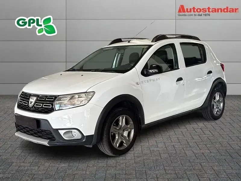 Begagnad Dacia Sandero Lauréate 90 HK (66 kW) 2017 Halvkombi