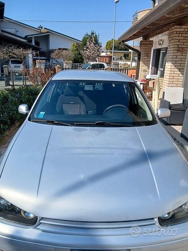 Usata VW Golf IV 1998 Grigio Utilitaria