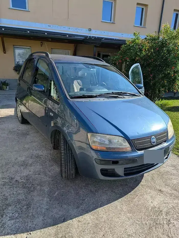 Usata Fiat Idea 95 CV (69 kW) 2004 Bluazzurro Monovolume
