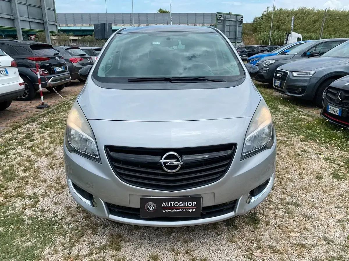 Usata Opel Meriva Design Edition 121 CV (88 kW) 2015 Grigio chiaro Monovolume