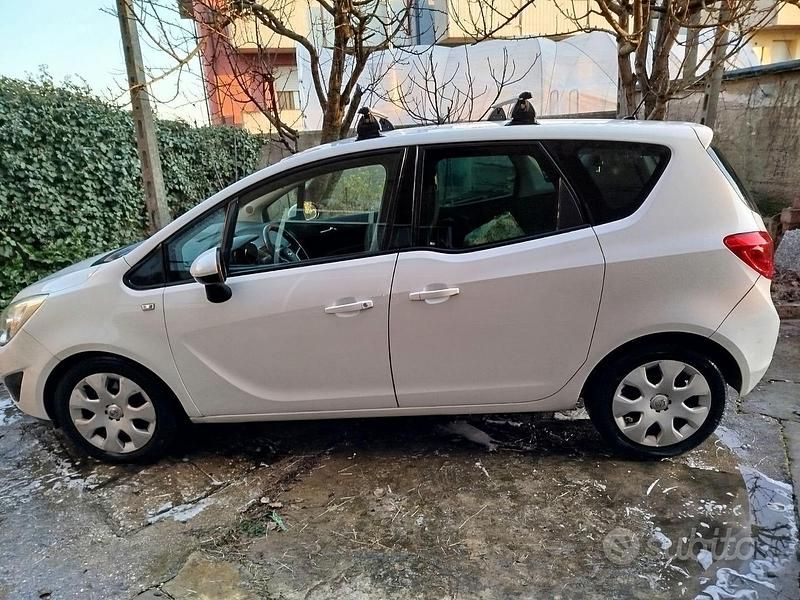 Usata Opel Meriva 95 CV (69 kW) 2013 Bianco Monovolume