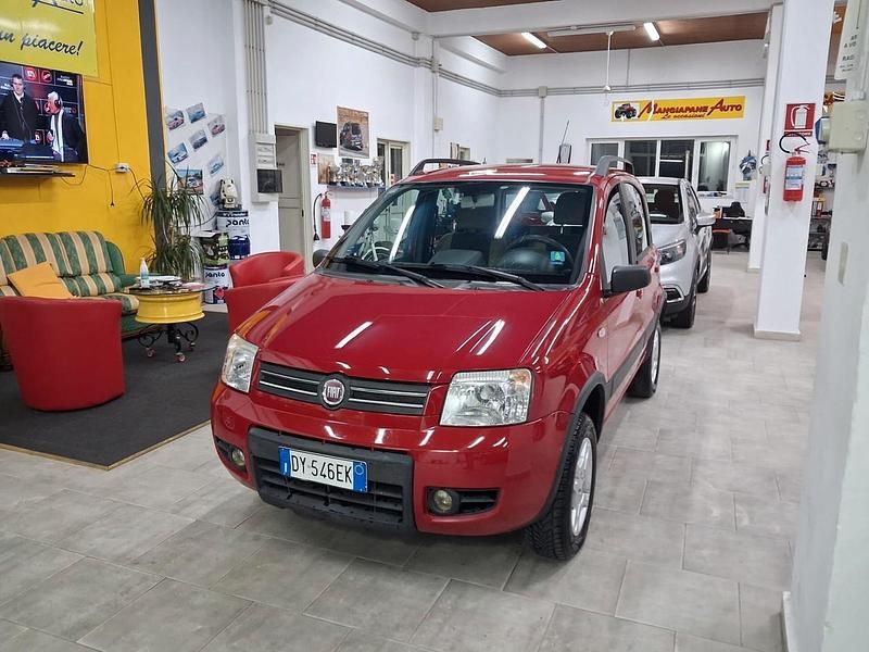 Usata Fiat Panda 4x4 Climbing 69 CV (50 kW) 2009 Rosso Utilitaria