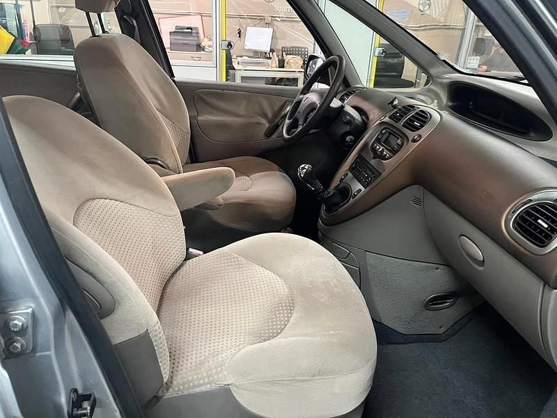 Usata Citroën Xsara Picasso 116 CV (85 kW) 2002 Grigio Monovolume