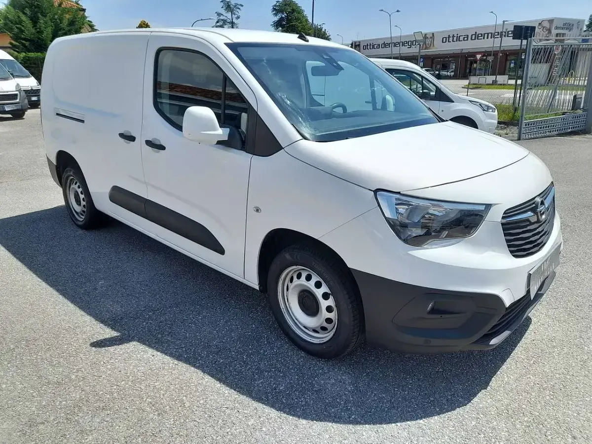Begagnad Opel Combo Edition 131 HK (96 kW) 2019 Vit Minibuss