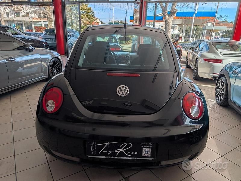 Usata VW New Beetle 105 CV (77 kW) 2007 Nero Utilitaria