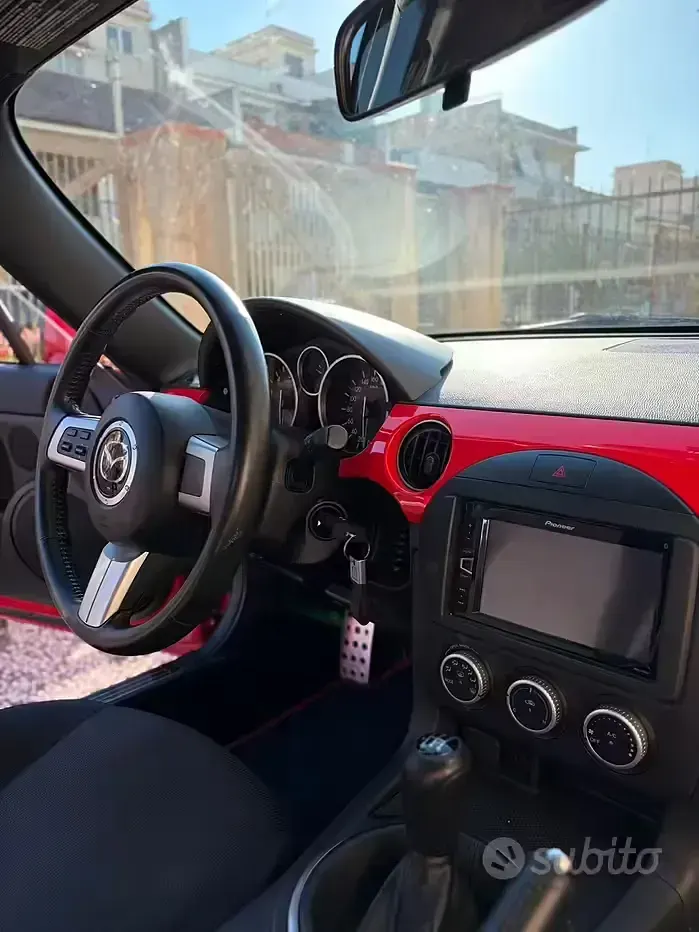 Usata Mazda MX5 126 CV (92 kW) 2010 Rosso Cabrio