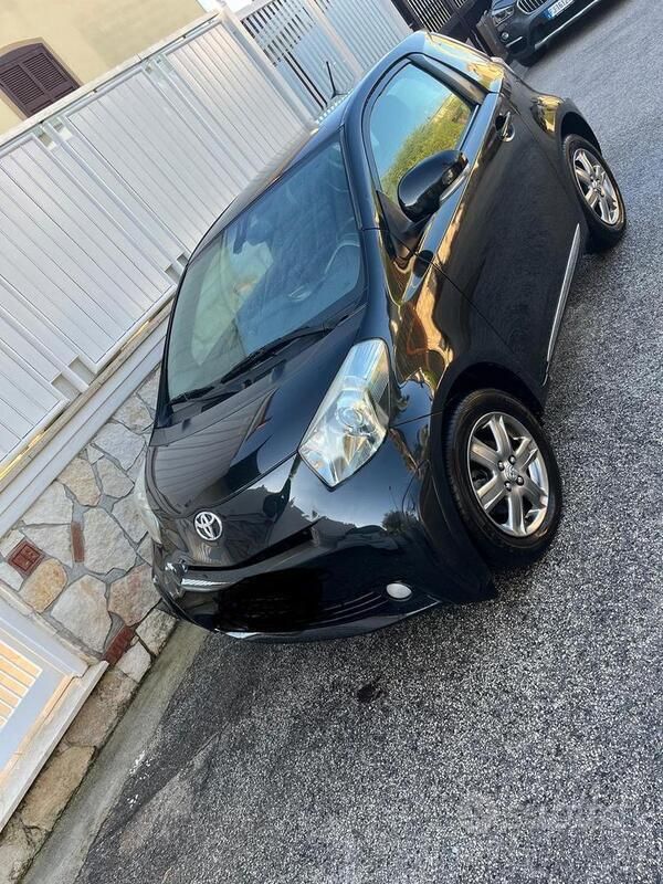 Usata 2011 Toyota iQ Due volumi | 8500 € - Immagine 1/4
