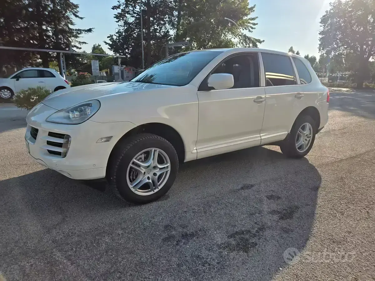 Usata Porsche Cayenne 239 CV (175 kW) 2010 Bianco SUV