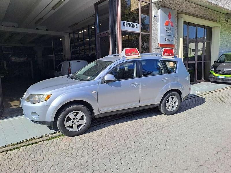 Usata Mitsubishi Outlander Invite 140 CV (102 kW) 2008 Argento SUV
