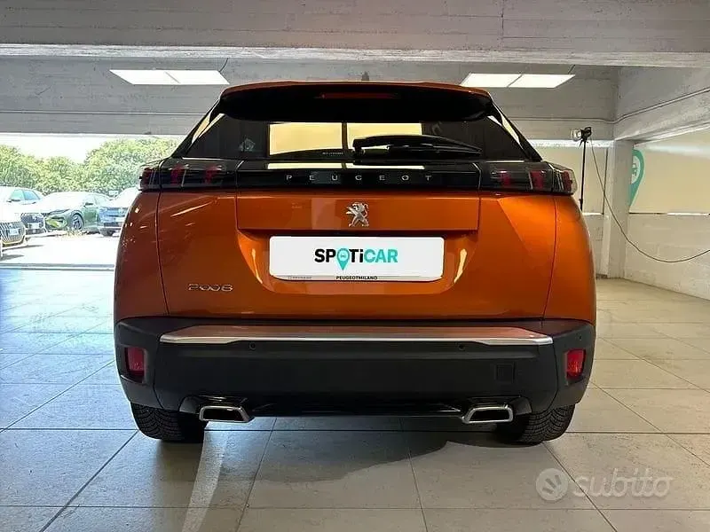Usata Peugeot 2008 Allure 131 CV (96 kW) 2023 Arancione SUV