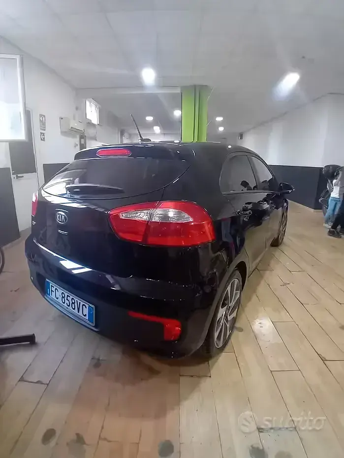 Usata Kia Rio 85 CV (62 kW) 2016 Nero Utilitaria
