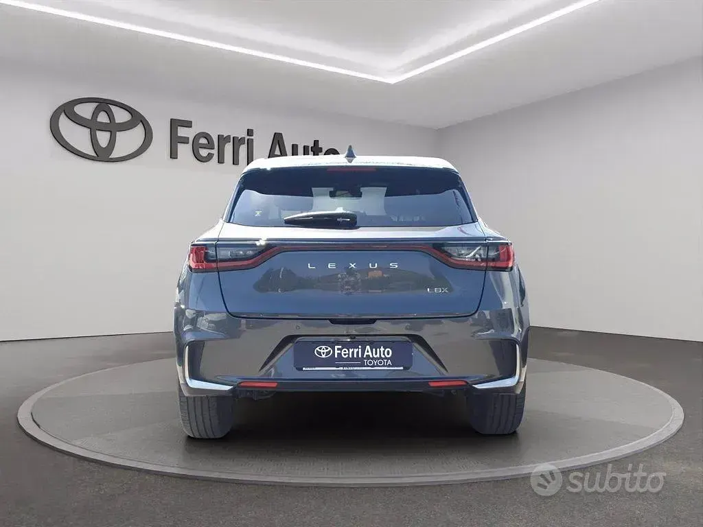 Usata Lexus LBX 136 CV (100 kW) 2024 Blu SUV