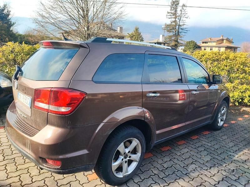 Usata Fiat Freemont Lounge 170 CV (125 kW) 2012 Marrone SUV