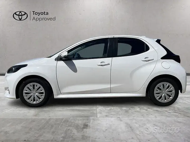 Usata Toyota Yaris Active 72 CV (52 kW) 2023 Bianco Utilitaria