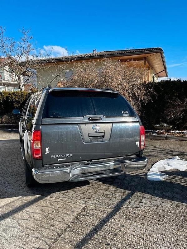 Usata Nissan Navara 174 CV (127 kW) 2006 Grigio Pick-up