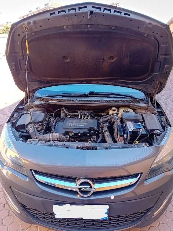 Usata Opel Astra 101 CV (74 kW) 2013 Grigio scuro Station wagon