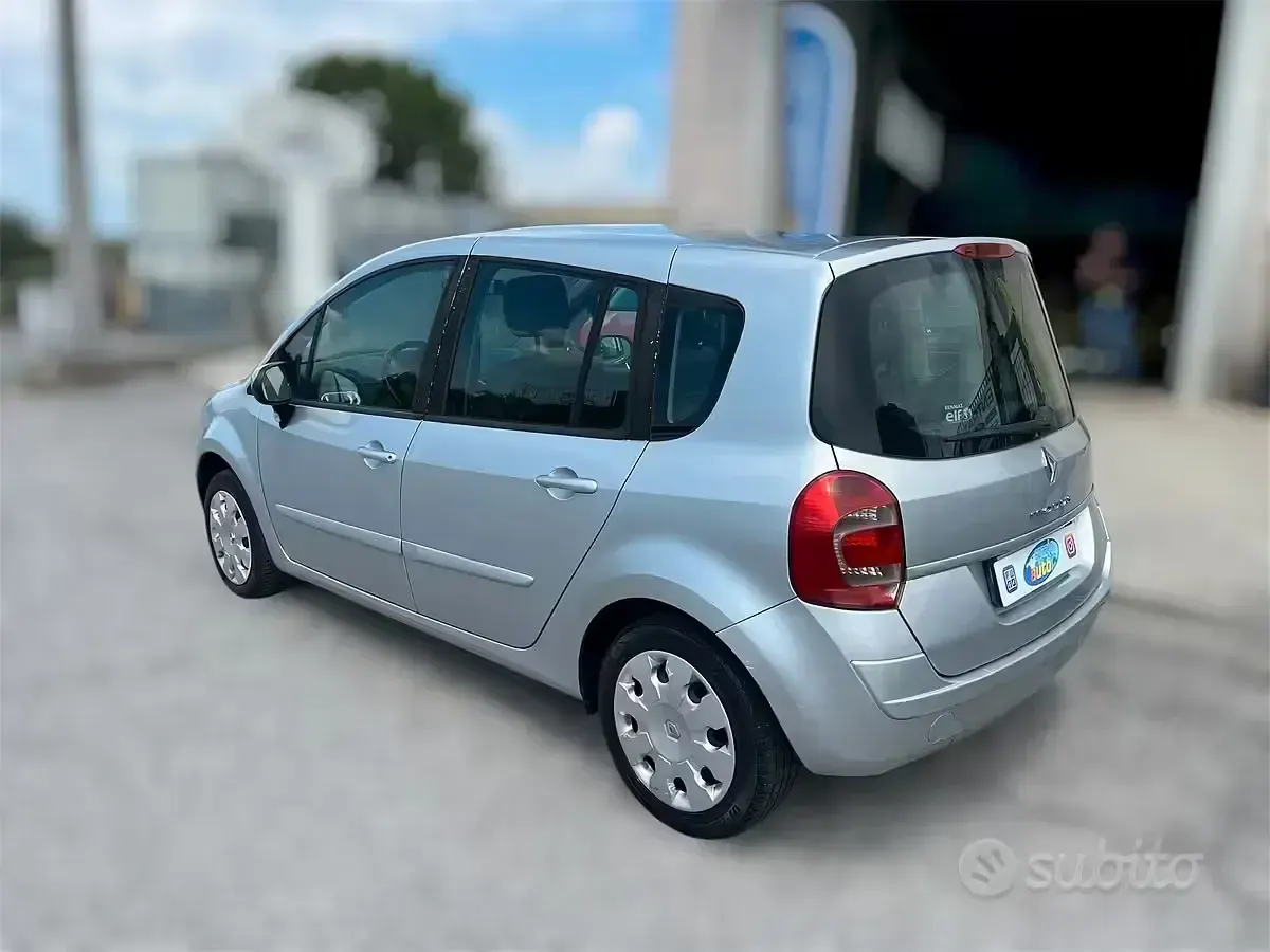 Usata Renault Modus Dynamique 85 CV (62 kW) 2008 Grigio Monovolume