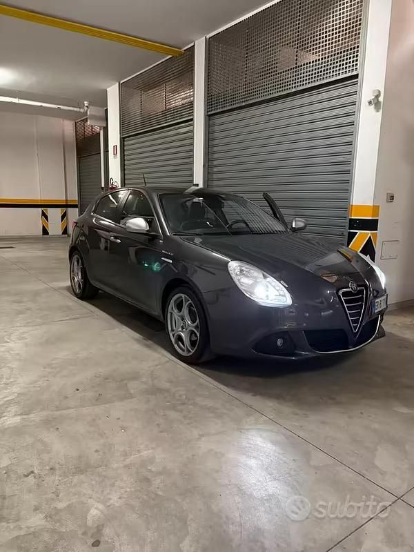 Usata Alfa Romeo Giulietta Distinctive 105 CV (77 kW) 2013 Grigio Utilitaria