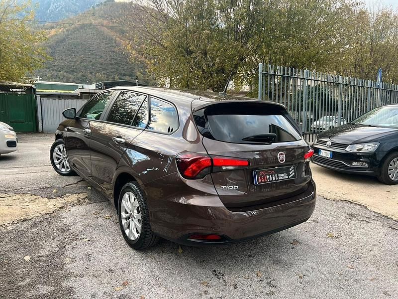 Usata Fiat Tipo 119 CV (87 kW) 2021 Marrone Station wagon