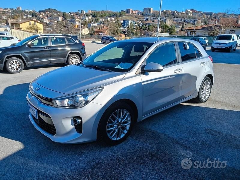 Usata Kia Rio 90 CV (66 kW) 2018 Grigio Berlina