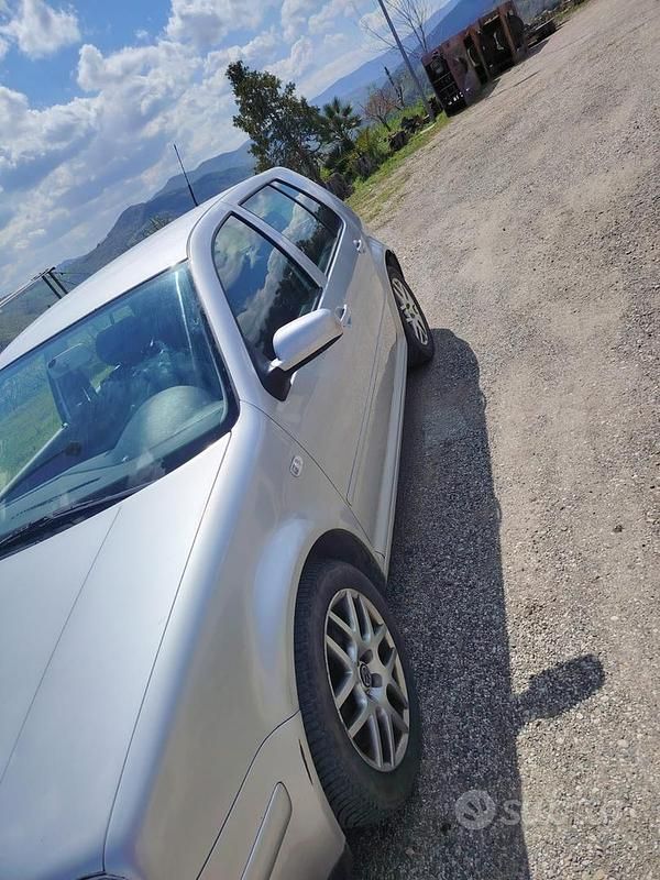 Usata VW Golf IV 130 CV (95 kW) 2002 Grigio Berlina