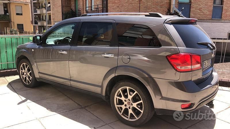 Usata Fiat Freemont Lounge 170 CV (125 kW) 2012 Grigio SUV