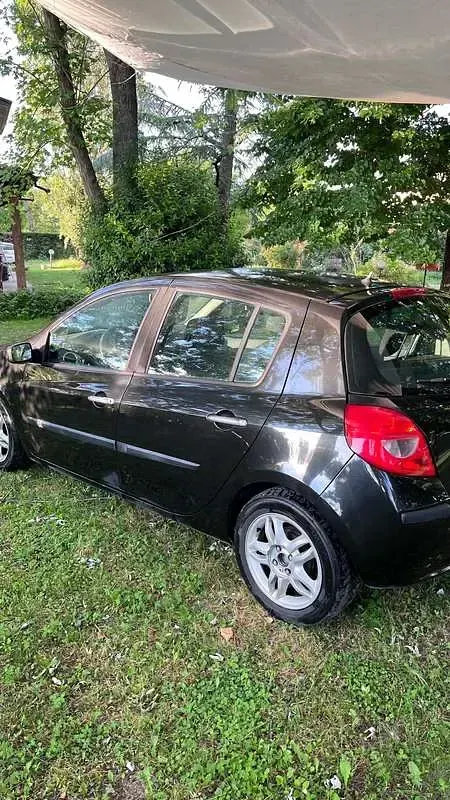 Usata Renault Clio III 75 CV (55 kW) 2007 Nero Berlina