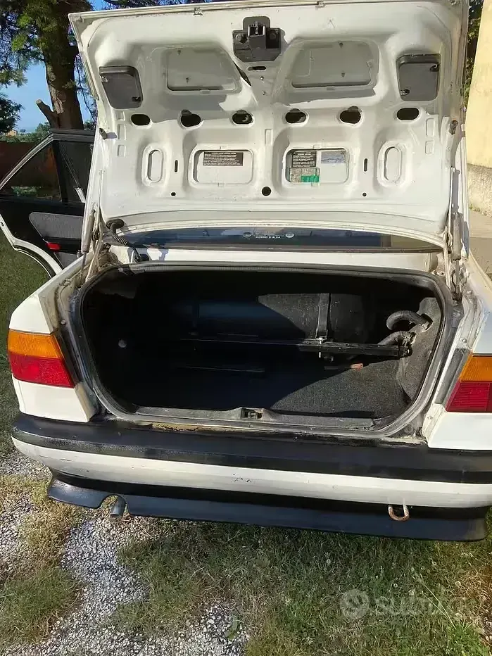 Usata Lancia Dedra 88 CV (64 kW) 1990 Bianco Berlina