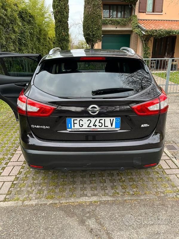 Usata Nissan Qashqai N-Connecta 116 CV (85 kW) 2017 Nero SUV