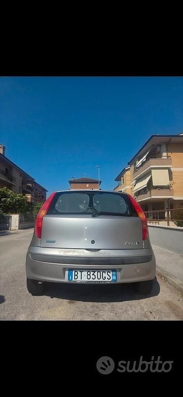 Usata Fiat Punto 60 CV (44 kW) 2001 Grigio Utilitaria