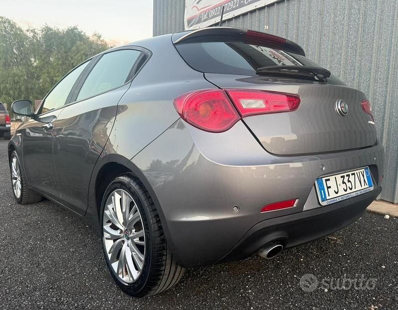 Usata Alfa Romeo Giulietta Super 120 CV (88 kW) 2017 Grigio Berlina