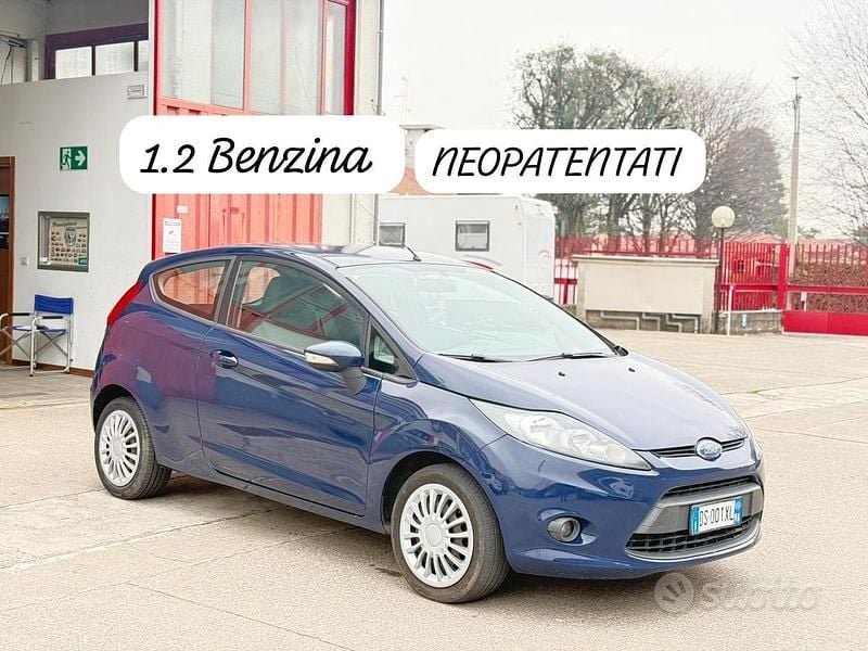 Usata Ford Fiesta Titanium 80 CV (58 kW) 2008 Blu Utilitaria