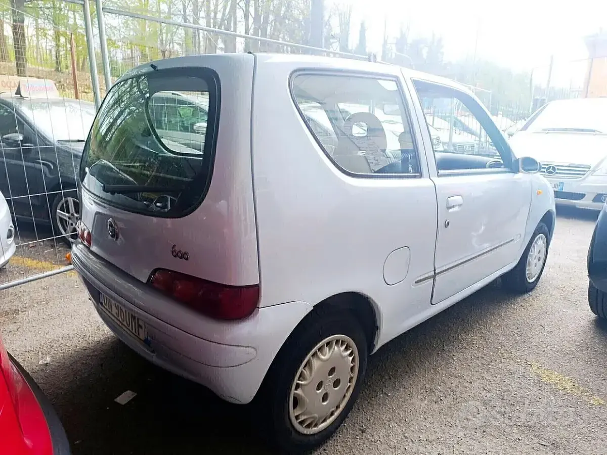 Occasion Fiat 600 Active 54 ch (39 kW) 2008 Bleue Citadine