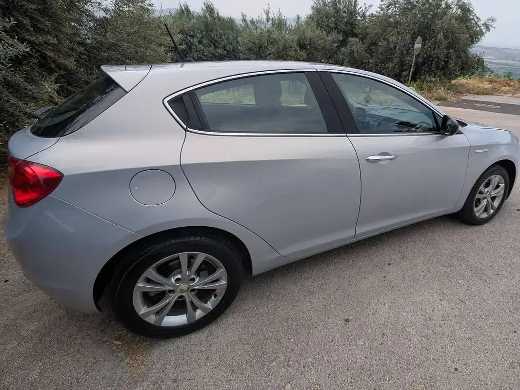 Usata Alfa Romeo Giulietta Exclusive 105 CV (77 kW) 2015 Argento Utilitaria