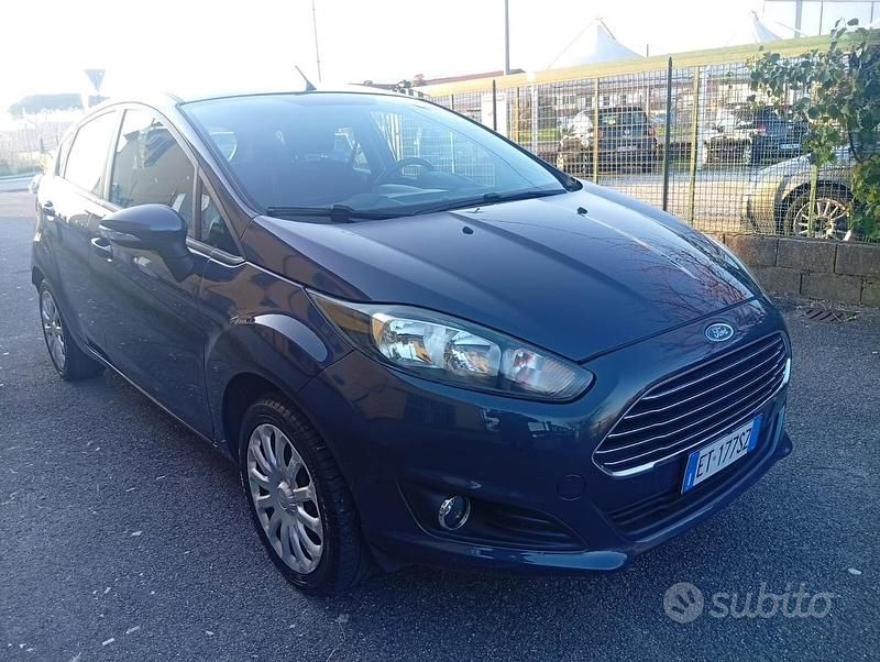 Usata Ford Fiesta 45 CV (33 kW) 2014 Grigio Utilitaria