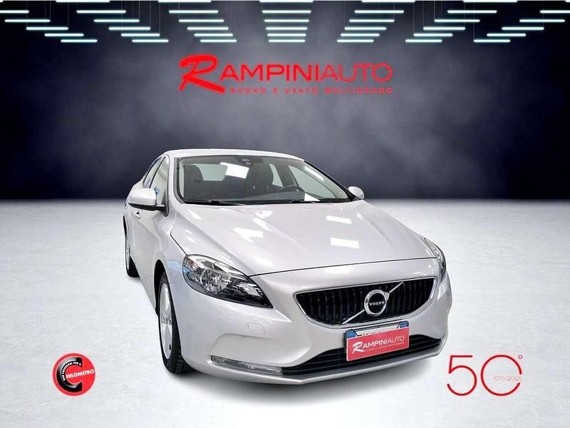 Usata Volvo V40 Business Edition 120 CV (88 kW) 2019 Argento Berlina
