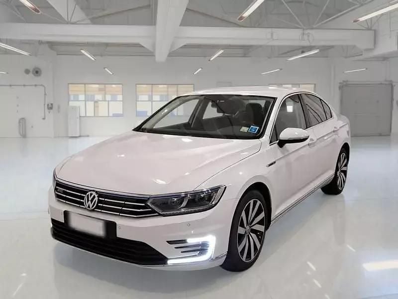 Usata VW Passat GTE 156 CV (114 kW) 2017 Bianco Berlina