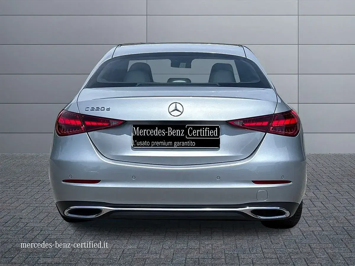 Usata Mercedes C220 200 CV (147 kW) 2021 Argento metallizzato Berlina