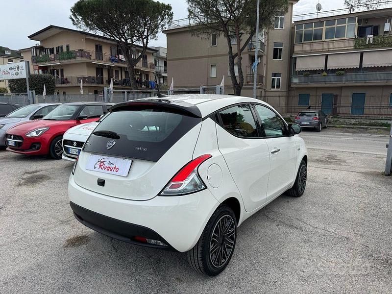 Usata Lancia Ypsilon S 69 CV (50 kW) 2023 Bianco Utilitaria