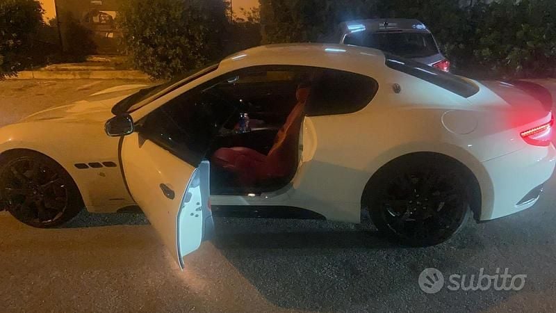 Usata Maserati Granturismo 440 CV (323 kW) 2011 Bianco Coupé